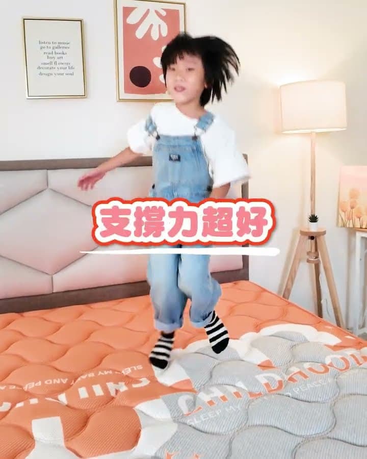 還好有橘子氣泡床...不然就要出大事啦！😮【床聚點】
